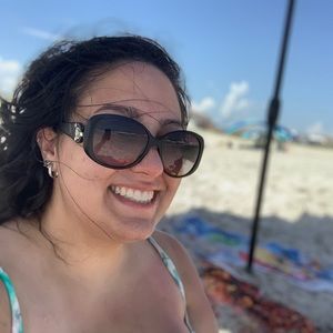 Meet your Posher, Alycia